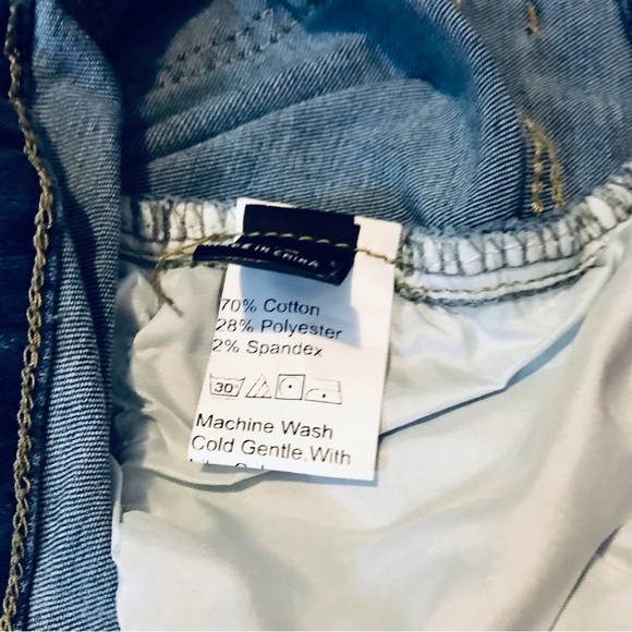 Shein curves plus distressed torn jean shorts 4XL NWOT - Picture 4 of 5